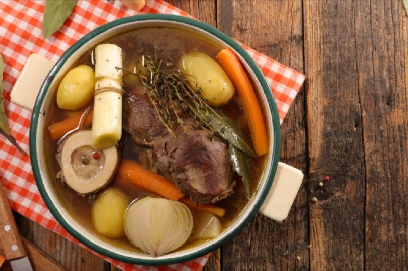Говяжьи кости с мясом для насыщенного бульона