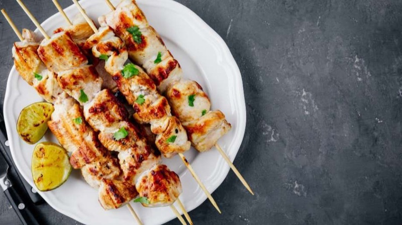 Маринад для мягкости мяса с йогуртом и карри