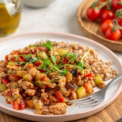 Быстрое рагу из фарша с овощами и ароматная гречка