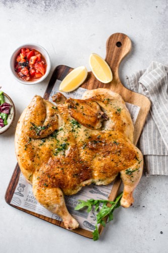 Цыплёнок тапака с лимоном и зеленью